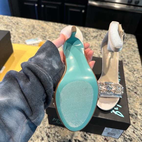 Betsey Johnson embellished high heel sandals with ankle strap, size 7.5 - Picture 3 of 3